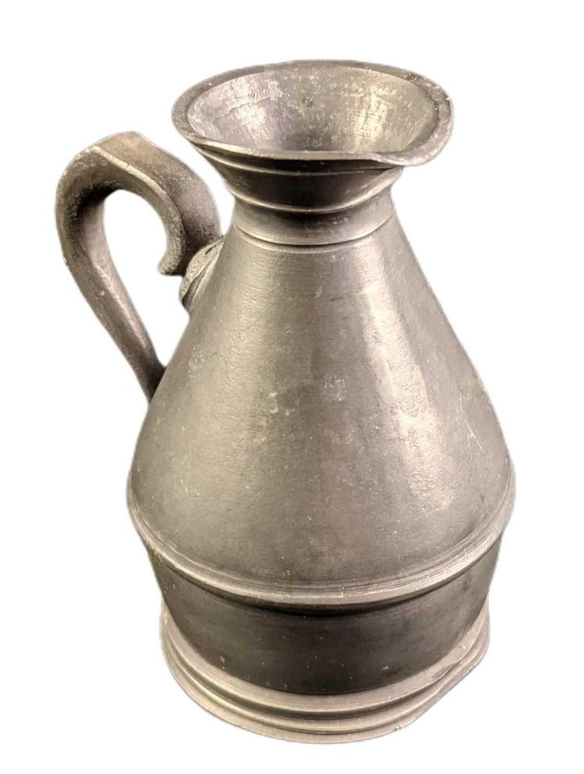 Vintage Imperial Pewter Creamer. Is stamped on the bottom. Is approx 3 1/2" x 3" x 4" and is in 