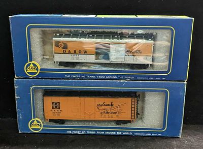 2 HO Scale Rio Grande & Sante Fe Boxcars. 2 HO Scale Rio Grande &amp; Sante Fe Boxcars. This lot 