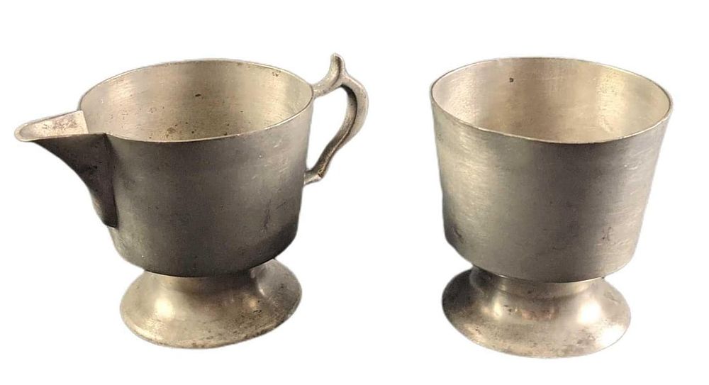 Vintage Woodbury Marked Pewter Creamer & Sugar Bowl. This lot comes with: 
(1) Pewter Sugar 