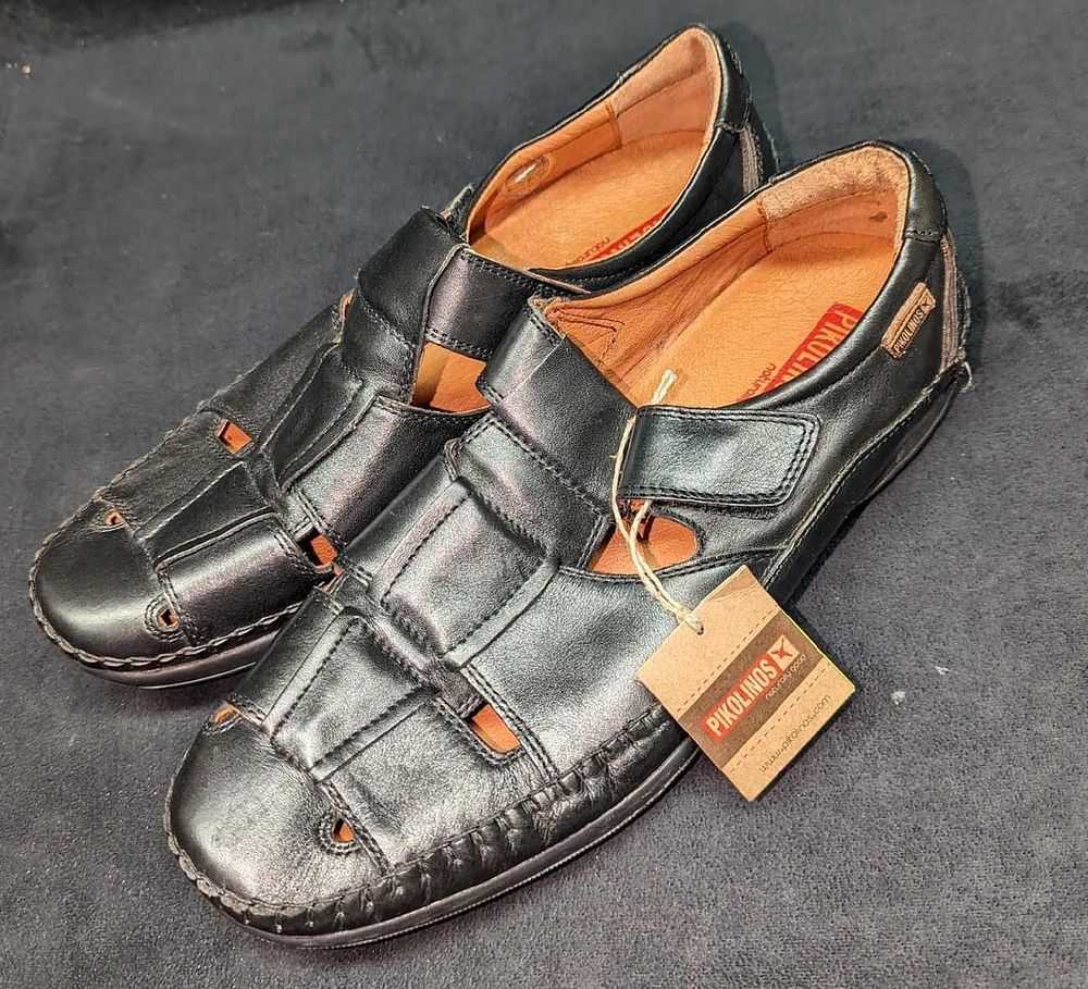Pikolinos Men Size 12 Leather Fisherman Sandals. New with tags. Each shoe is approx 4 1/2" x 12 