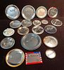 Bundle Of Random Buttons (F18). This lot contains a Bundle Of Random Buttons (F18). The buttons Image - 1