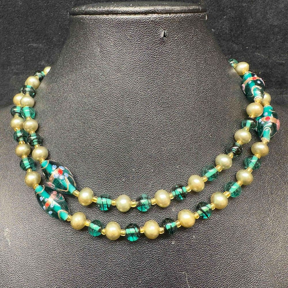 Lot 460: Venetian Murano Lamp Work Art Glass Green Floral Pearl Colored Accents Bead Long Necklace F76