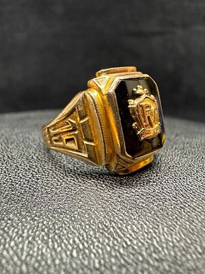 10k Gold Passaic Valley HS (NJ) 1952 Class Ring. This piece of jewelry has been tested and 