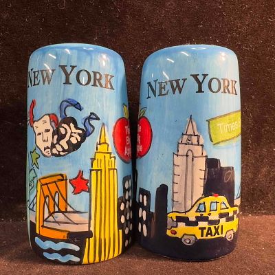 New York The Big Apple Salt and Pepper Shaker Set City Merchandise. This salt and pepper shaker 