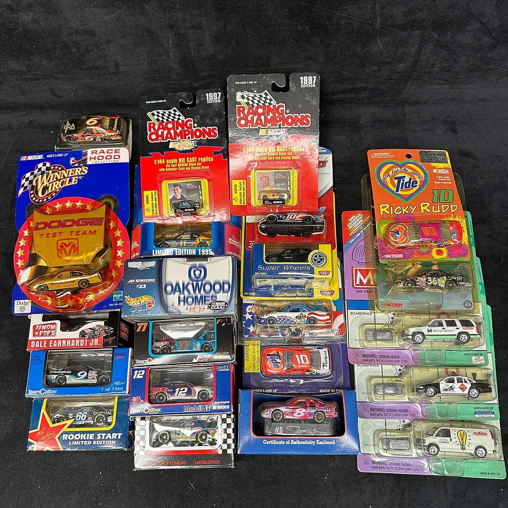 Lot 174: NASCAR Collectors Die Cast Collection Set 22 Cars 1:64 and 1:144 Scale Replicas