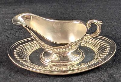 Silverplate Gravy Boat And Underplate. The maker and date of creation is unknown. Gravy Boat is 