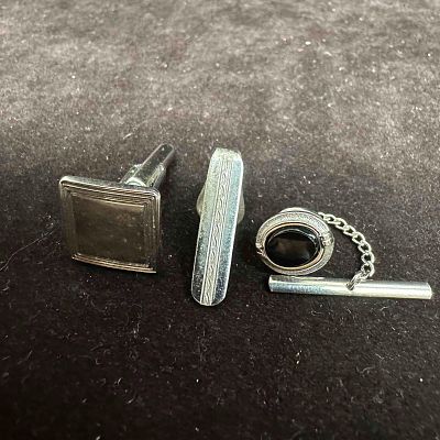 Sterling Silver Tie Pin Clip and Single Cuff Link Set K37. These items are in good pre-owned 