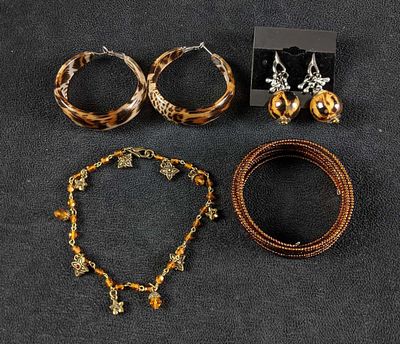 Brown Bracelet and Earring Sets. This set has two pairs of earrings with brown leopard print 