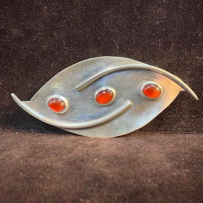 SK Sterling Silver Carnelian Three Cabochon Brooch. This item is in good pre-owned, previously 