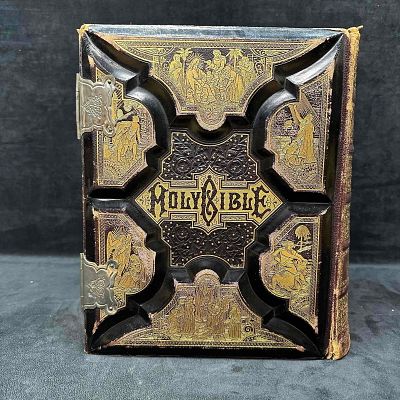 Antique 19th Century Pronouncing Parallel Holy Bible Leather and Brass Clasp Illustrated. Late 
