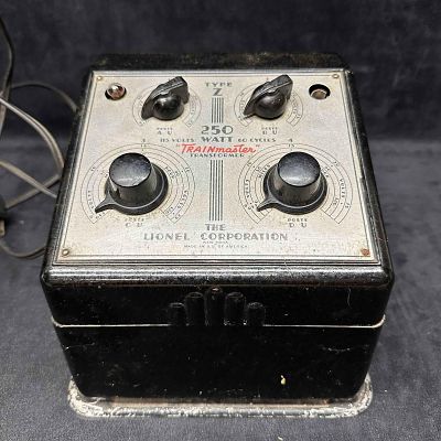 Lionel Trainmaster Transformer 250 Watt Type Z. Makes a humming noise when plugged in, no 