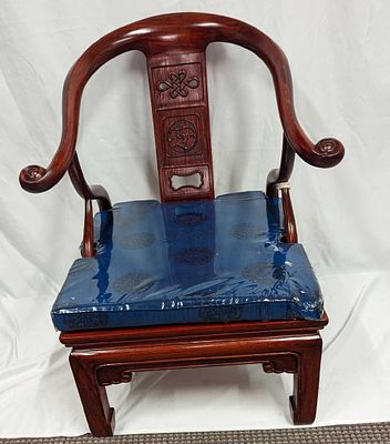 Vintage Chinese Carved Wood Horseshoe Back Chair. This is approx 20" x 20" x 31" and it weighs 