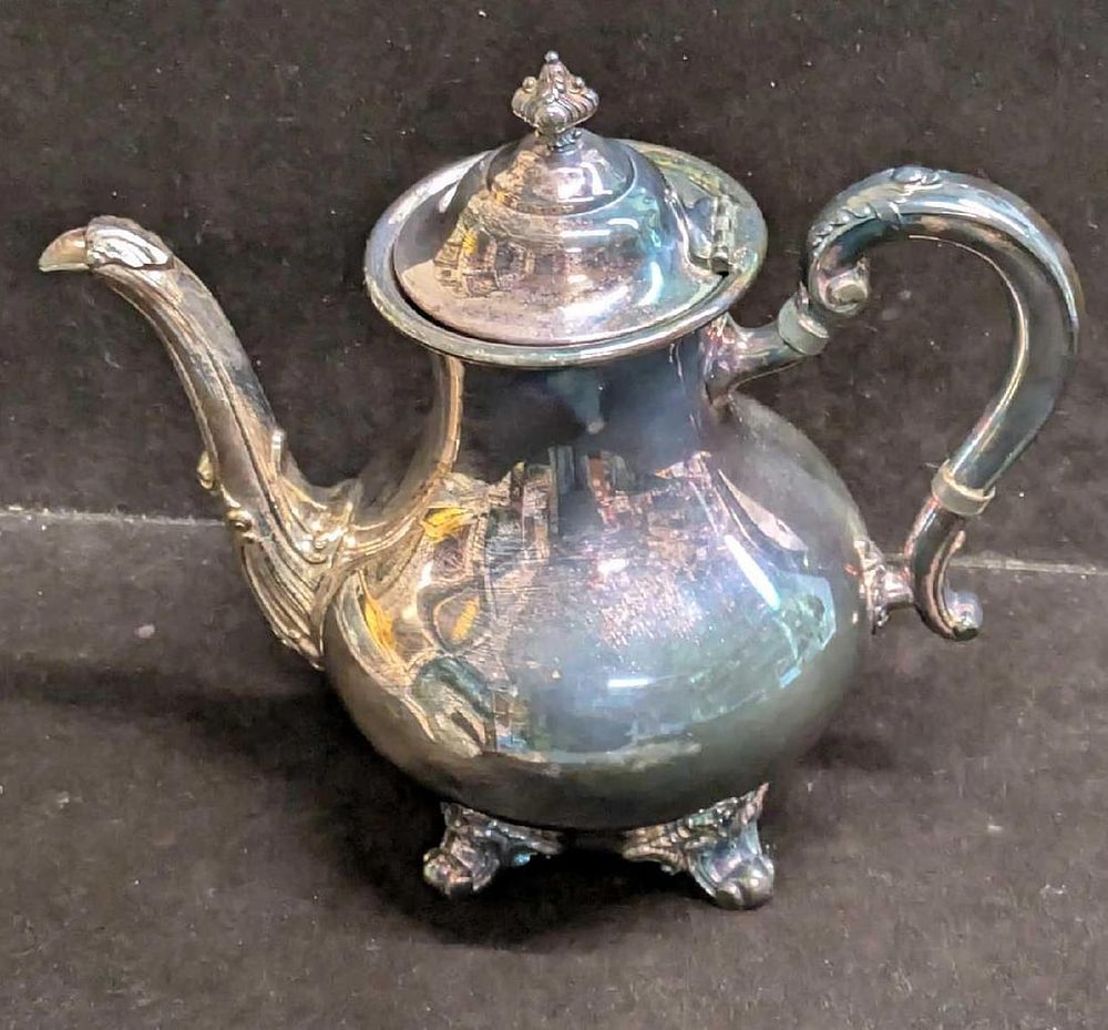 Lot 454: Vintage Reed & Barton Regent 5600 Silverplate Coffee Pot Tea Pot