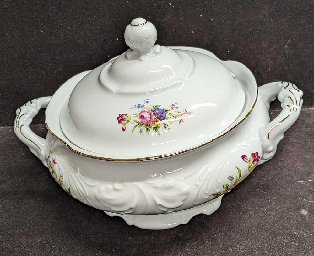 Lot 464: Retired Fine China Royal Kent RKT6 Tureen & Lid