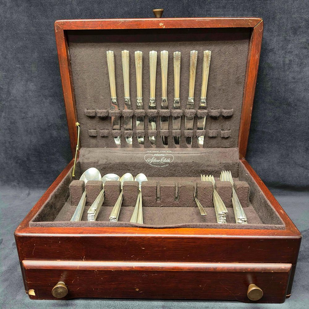 Lot 484: Alvin Chapel Bells Sterling Silver Flatware Service Dinner Set of 55 Pieces with Wooden Case