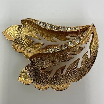 Double Leaf Rhinestone Brooch Bridal Fall Autumn Goldtone Vintage Style. Vintage gold-tone 