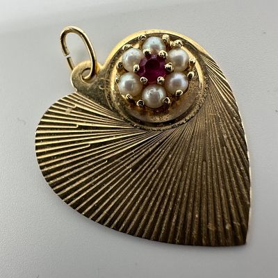 14K Gold Heart Pendant Ruby and Pearl Setting W81. This item is in good pre-owned, previously 