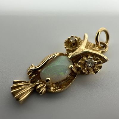 14K Gold Owl Oval Opal and Accent Diamond Pendant. This item is in good pre-owned, previously 