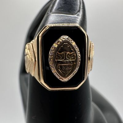 10K Gold 1939 Class Ring Olney High School Philadelphia. This item is in good pre-owned 