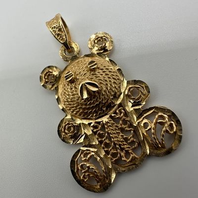 Filigree 14K Yellow Gold Teddy Bear Ornate Pendant. This item is in good pre-owned, previously 