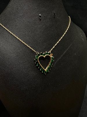 Vintage 14K Gold Emerald Heart Necklace. This piece of fine vintage jewelry has been tested and 