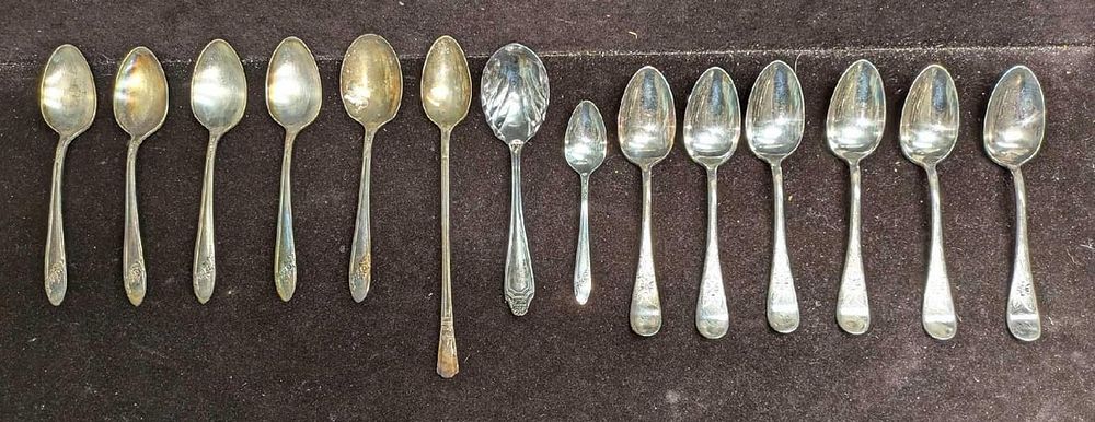 14 Vintage Rockford Oneida Oneida Community Spoons. This lot includes: 
(4) Oneida Community 
