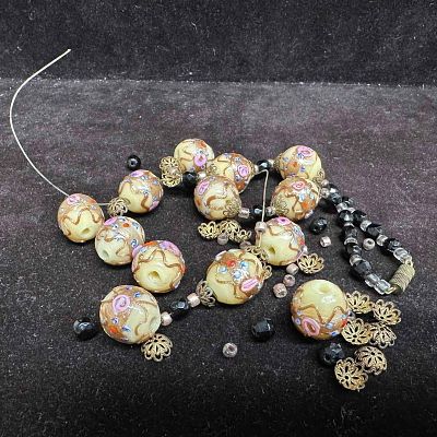 Murano Venetian Lamp Work Glass Fiorato Cream Round Bead Black Beaded Necklace A31 Broken. Neckla 