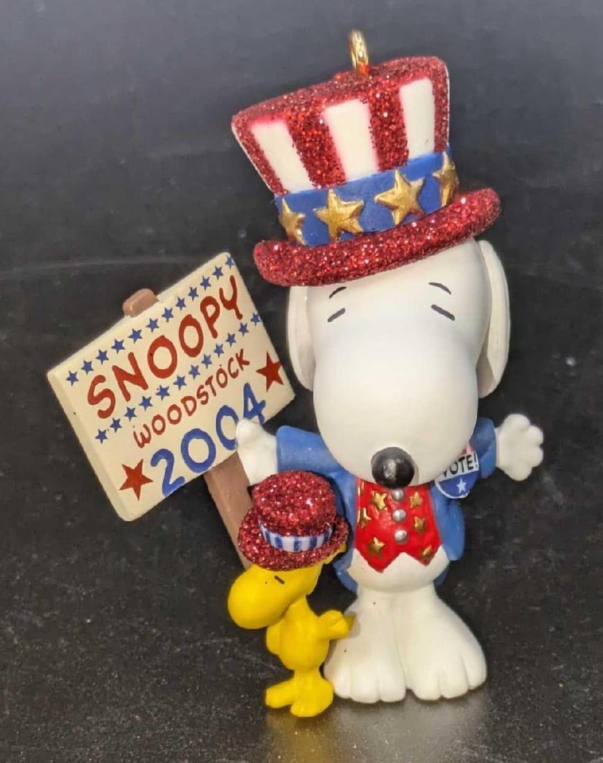 Lot 453: Hallmark Keepsake The Winning Ticket Spotlight on Snoopy Collectors Series B
