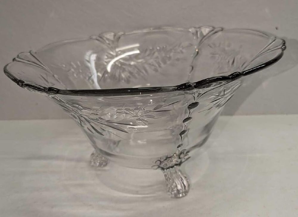 Lot 477: Vintage Etched Glass Footed Bowl
