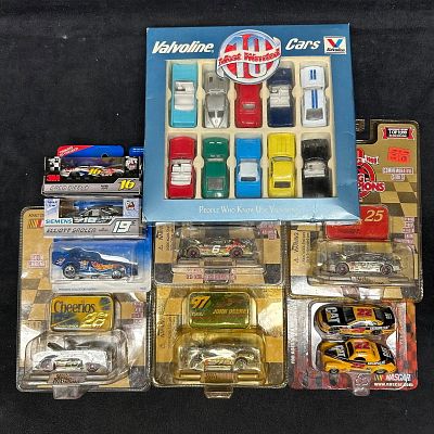 Mixed Lot NASCAR Diecast Cars and Valvoline 10 Most Wanted Collector Car Set Racing Champions. Mi 