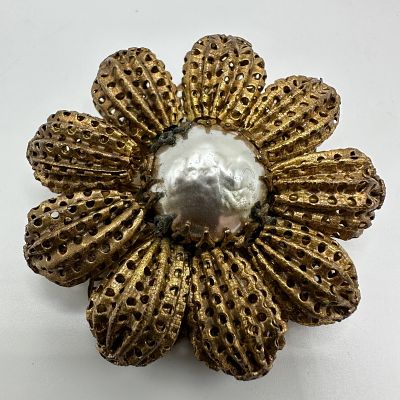 Miriam Haskell Large Gold Tone Floral Brooch with Flower Baroque Style Silver Tone Center. Vintag 