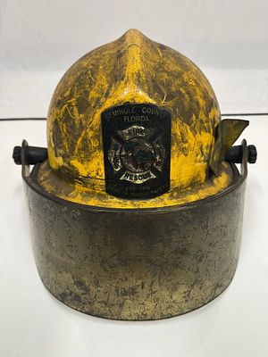 Cairns 662C Metro II Firefighter Helmet Seminole County Florida Fire Rescue. Authentic 