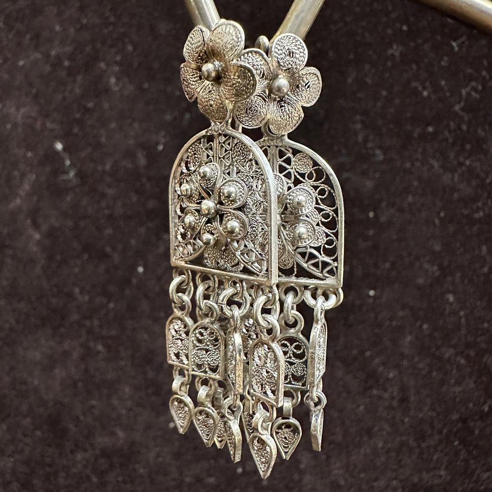 Lot 477: Silverwork Filigree Dangle Earrings with Floral Motifs V67