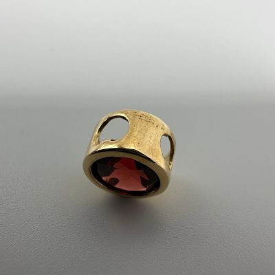 Red Garnet 14K Gold Mexico Pendant W51. This item is in good pre-owned, previously 