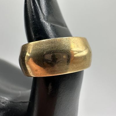14k Gold Art Carved Classic Ring Band. This item is in good pre-owned, previously used/displayed 