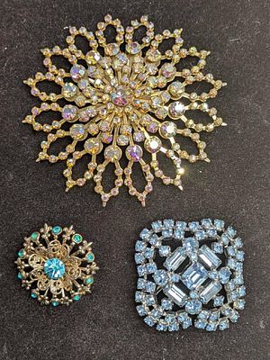 Vintage Unmarked Gold Silver Tone Rhinestone Brooch Pins. This lot includes: 
(1) Gold Tone AB 