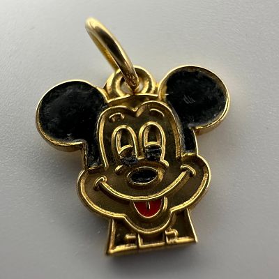 Disney 18K Gold 750 Hallmark Charm Mickey Mouse Smiling. This item is in good pre-owned 