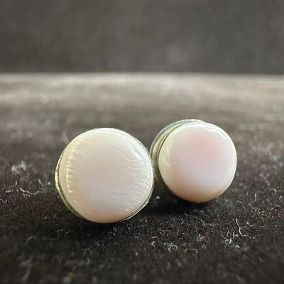 Low Profile Stud Pink Shell Silver Earrings V81. This item is in good pre-owned, previously 