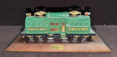 1992 Avon Lionel Train - 1928 No 381E Locomotive. Made of a cold cast resin and it comes with a 