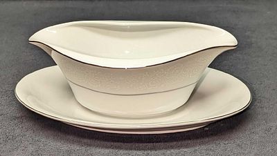 Retired International Juliet Gravy Boat With Underplate. This is approx 9 1/4" x 6" x 3 1/4" 