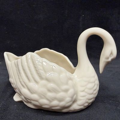 Lenox Ivory Porcelain Swan Dish Trinket. Elegant Lenox ivory porcelain swan trinket dish 