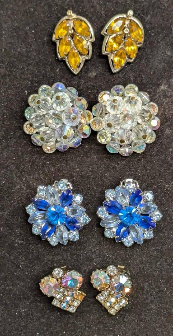 Vintage Gold Silver Tone Unmarked And Barclay Clip On Earrings. This lot includes: 
(1) Set Of 
