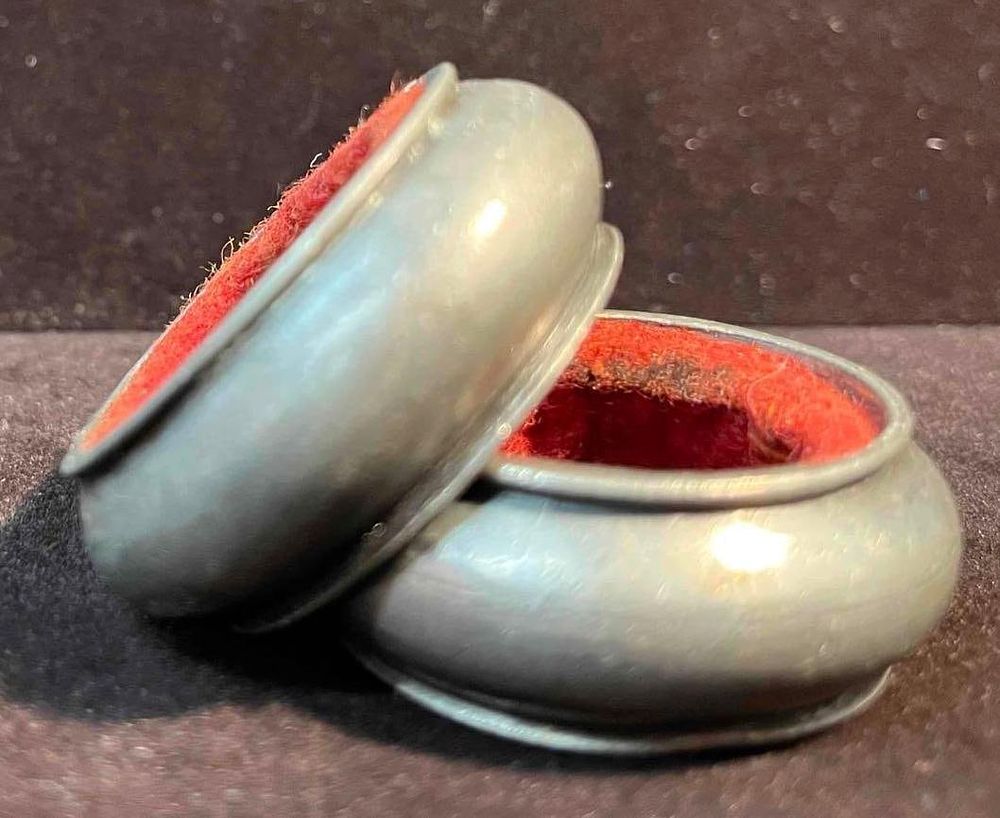 Two Vintage Wine Collars (F18). This lot contains Two Vintage Wine Collars (F18). Each Wine 