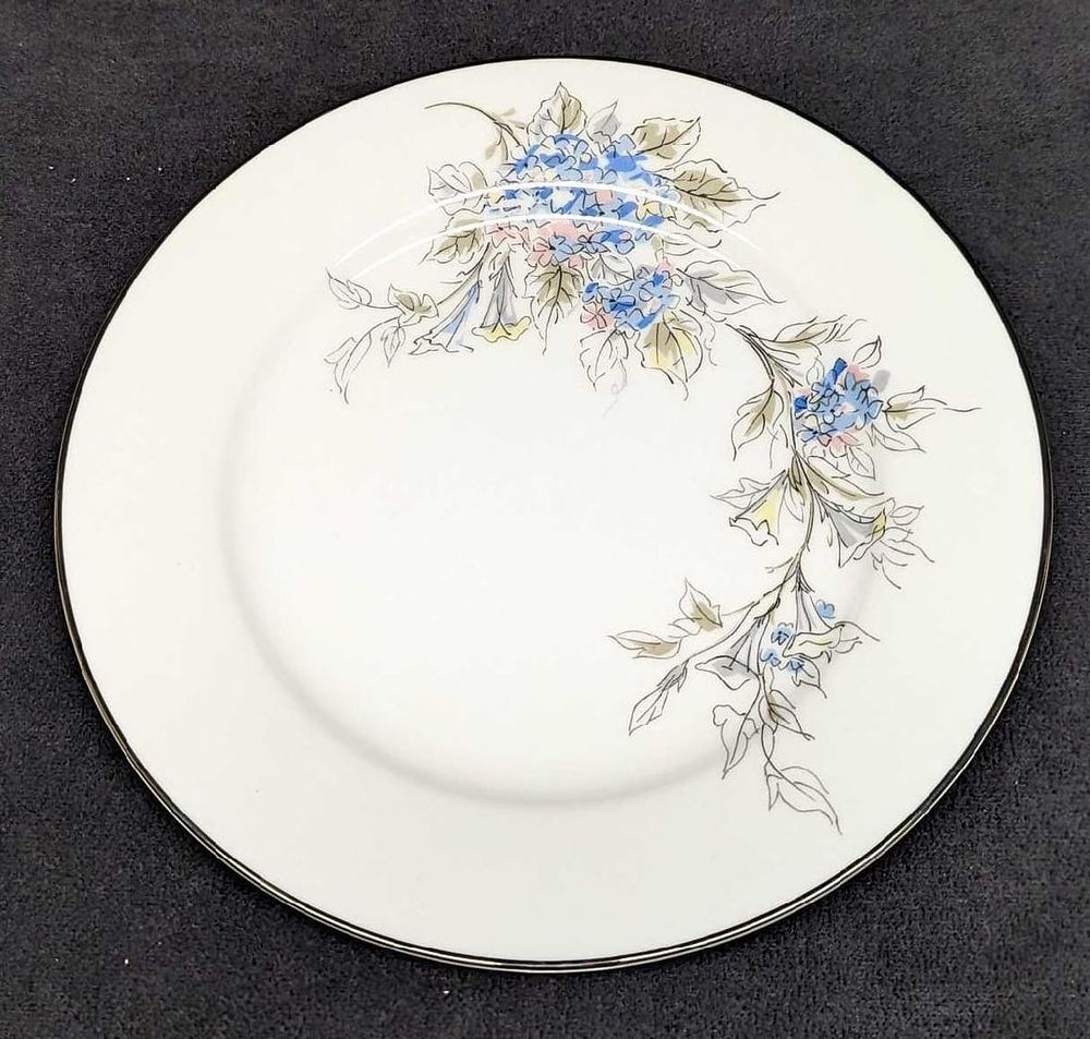6 Vintage Noritake China 5682 Pattern Salad Plates. Each is approx 8" x 8" x 1" and the total 