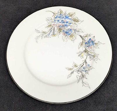 6 Vintage Noritake China 5682 Pattern Salad Plates. Each is approx 8" x 8" x 1" and the total 