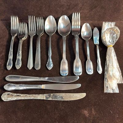 Collection Stainless Steel Silverware Flatware Lot of 25 Twenty Five. This silverware set 