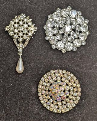 Vintage Unmarked Silver Tone Rhinestones AB Crystal Pin Brooches. This lot includes: 
(1) Silver 