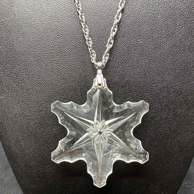 Gorham Glass Cut Crystal Snowflake Pendant on Silver-Tone Chain Necklace K65. Large faceted 