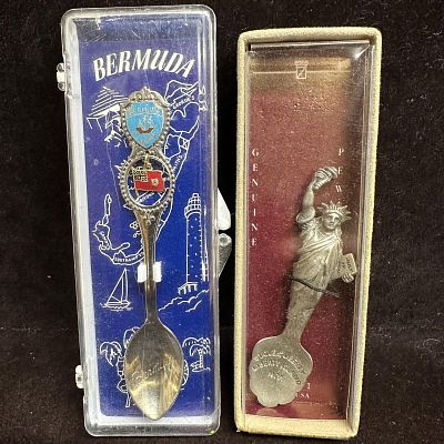 Set of Two Collector Spoons Bermuda and New York. This lot includes: 
(1) Bermuda Collectors' 
