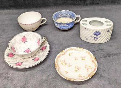 Vintage Assorted Tea Cups Saucers And Toothbrush Holder. This lot includes: 
(1) A L'Oeillet 